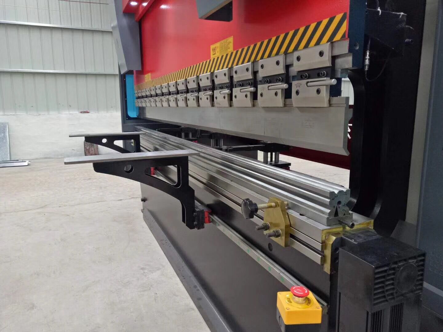 東海數(shù)控折彎機案例