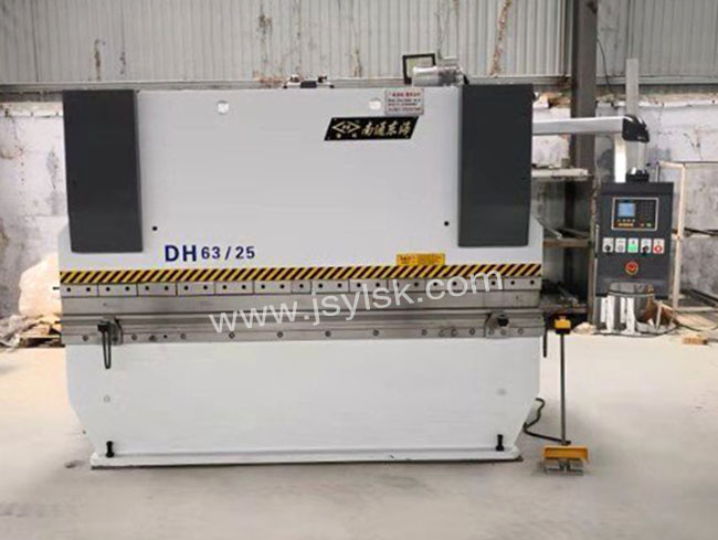 WC67Y-63/2500液壓折彎機(jī)