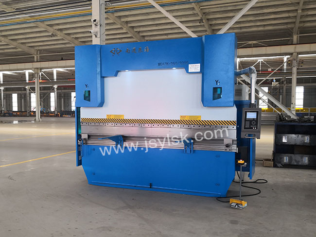 WE67K-250/3200數(shù)控折彎機(jī)